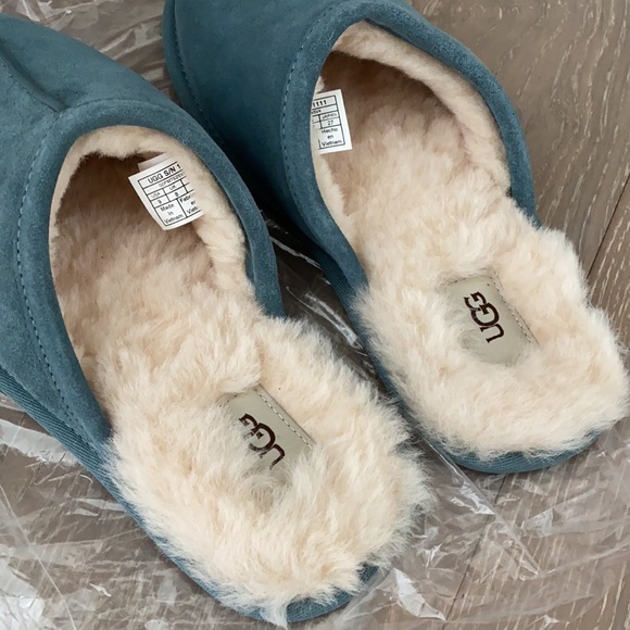 Ugg Slippers - Picture 3 of 6